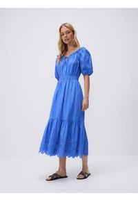 Reserved - Sukienka z ażurowymi wstawkami - jasnoniebieski. Kolor: niebieski. Materiał: tkanina, bawełna. Wzór: ażurowy #1
