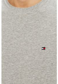 TOMMY HILFIGER - Tommy Hilfiger - T-shirt 867896625. Okazja: na co dzień. Kolor: szary. Materiał: dzianina. Styl: casual #3