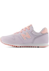 Buty New Balance Jr YC373AN2 fioletowe. Okazja: na uczelnię. Kolor: fioletowy. Materiał: materiał, syntetyk, guma. Szerokość cholewki: normalna. Wzór: kolorowy. Model: New Balance 373 #5