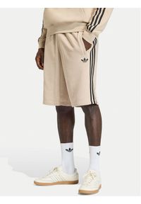 Adidas - adidas Szorty sportowe 3-Stripes KE6681 Beżowy Regular Fit. Kolor: beżowy. Materiał: bawełna. Styl: sportowy #1