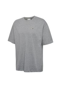 Luźna koszulka Hummel Bee. Typ kołnierza: polo. Kolor: szary. Materiał: bawełna. Wzór: haft, aplikacja #2