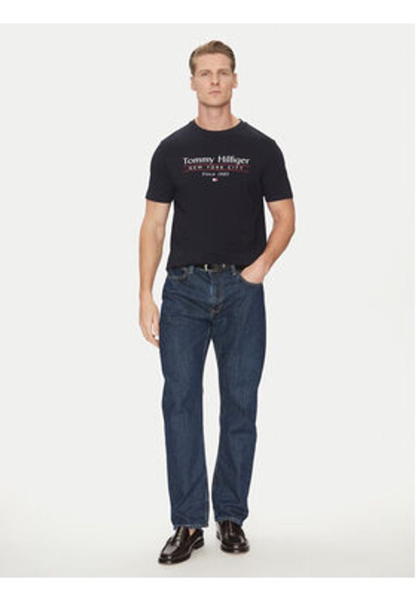 TOMMY HILFIGER - Tommy Hilfiger T-Shirt Center Stack MW0MW38621 Granatowy Regular Fit. Kolor: niebieski. Materiał: bawełna