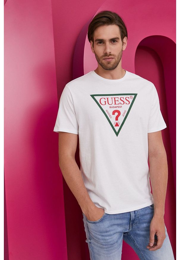 Guess - T-shirt z kolekcji urodzinowej. Okazja: na urodziny. Kolor: biały. Wzór: nadruk. Styl: casual