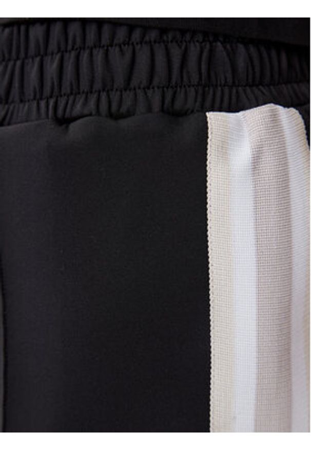 Guess Szorty sportowe V5GD14 KCRU2 Czarny Relaxed Fit. Kolor: czarny. Materiał: syntetyk