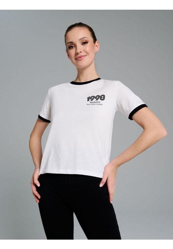 Sinsay - Koszulka z nadrukiem - kremowy. Kolor: kremowy. Wzór: nadruk