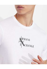 Armani Exchange - ARMANI EXCHANGE - Biały t-shirt z dużym logo. Kolor: biały. Materiał: materiał. Wzór: nadruk #4