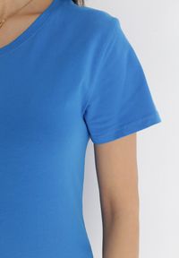 Born2be - Niebieski Gładki T-shirt z Bawełny z Krótkim Rękawem Charise. Kolor: niebieski. Materiał: bawełna. Długość rękawa: krótki rękaw. Długość: krótkie. Wzór: gładki. Sezon: wiosna, lato