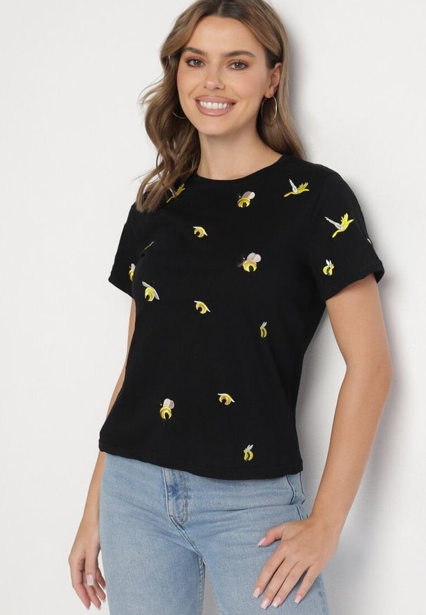 Born2be - Czarny T-shirt z Bawełny Ozdobiony Haftem Hiraviel. Okazja: na co dzień. Kolor: czarny. Materiał: bawełna. Wzór: haft, aplikacja. Styl: casual