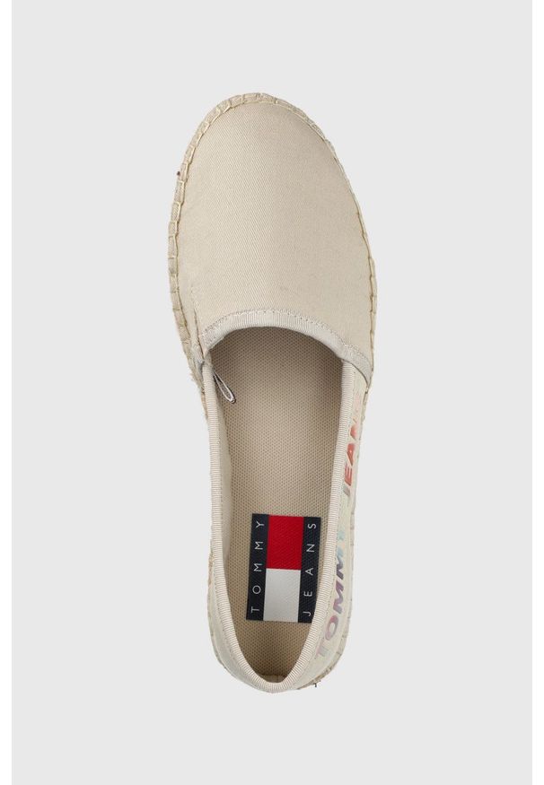 Tommy Jeans espadryle kolor beżowy na platformie. Nosek buta: okrągły. Kolor: beżowy. Materiał: guma. Obcas: na platformie