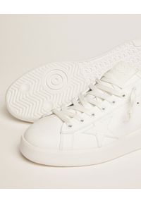 GOLDEN GOOSE - Skórzane sneakersy z czarną piętą Purestar. Kolor: biały. Materiał: skóra. Szerokość cholewki: normalna. Wzór: aplikacja #2