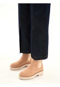 Kazar - Jasnobrązowe trzewiki damskie. Okazja: na co dzień. Wysokość cholewki: za kostkę. Zapięcie: bez zapięcia. Kolor: beżowy. Materiał: zamsz. Szerokość cholewki: normalna. Styl: casual #2