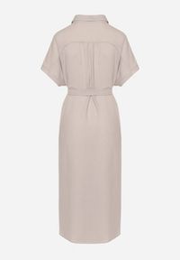 Born2be - Jasnoszara Sukienka z Wiskozy o Koszulowym Kroju z Wiązanym Paskiem Danisna. Okazja: na co dzień. Kolor: szary. Materiał: wiskoza. Długość rękawa: krótki rękaw. Wzór: aplikacja. Typ sukienki: koszulowe. Styl: elegancki, casual, klasyczny. Długość: midi #4