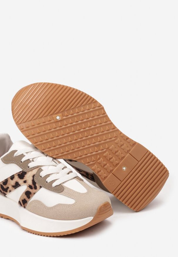 Renee - Beżowo-Białe Sneakersy na Płaskiej Podeszwie z Geometryczną Wstawką w Panterkę Sewla. Nosek buta: okrągły. Zapięcie: sznurówki. Kolor: beżowy. Materiał: materiał. Wzór: motyw zwierzęcy, geometria. Obcas: na płaskiej podeszwie. Wysokość obcasa: niski