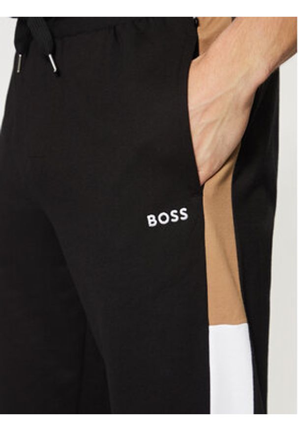 BOSS Spodnie dresowe Iconic 50535786 Czarny Regular Fit. Kolor: czarny. Materiał: bawełna