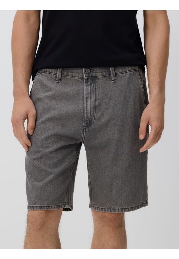 Reserved - Jeansowe szorty straight - jasnoszary. Kolor: szary. Materiał: jeans