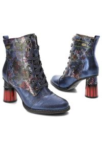 Niebieskie Botki Laura Vita Gustowne Buty Na Obcasie. Okazja: na co dzień. Zapięcie: sznurówki. Kolor: niebieski. Szerokość cholewki: normalna. Wzór: kwiaty. Materiał: skóra, materiał. Obcas: na obcasie. Styl: elegancki. Wysokość obcasa: średni #3