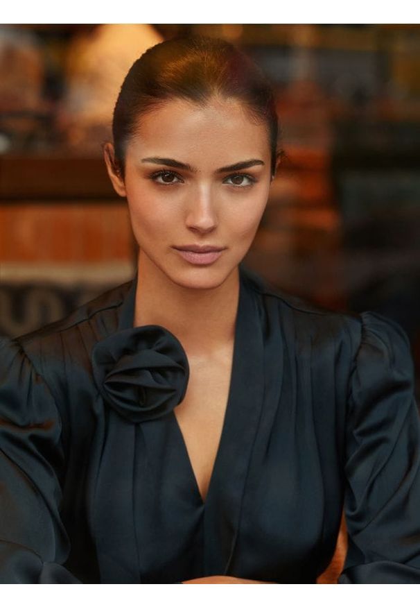 Reserved - Bluzka z ozdobnym wiązaniem - granatowy. Kolor: niebieski. Materiał: tkanina, wiskoza