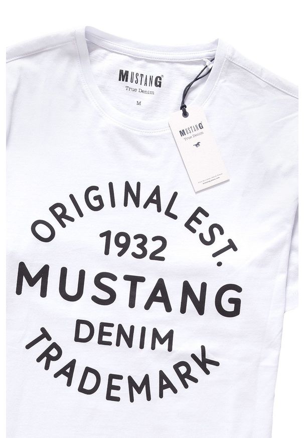 Mustang - MUSTANG T SHIRT Logo T-Shirt general White 1007561 2045. Wzór: nadruk
