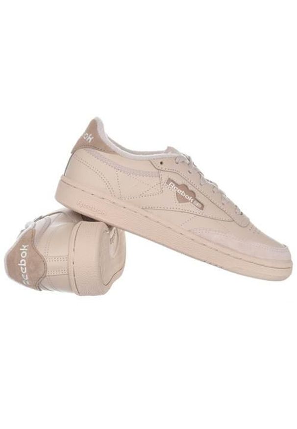 Buty do chodzenia damskie Reebok Club C 85. Kolor: beżowy. Materiał: materiał, skóra, syntetyk. Szerokość cholewki: normalna. Model: Reebok Club. Sport: turystyka piesza