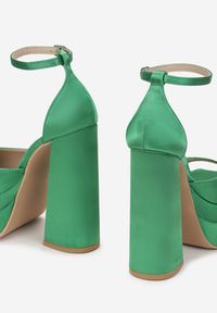Born2be - Zielone Sandały Ballou. Nosek buta: otwarty. Zapięcie: pasek. Kolor: zielony. Materiał: materiał. Wzór: gładki. Obcas: na platformie #3