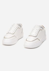 Renee - Biało-Złote Sneakersy Oreithoreia. Okazja: na co dzień. Zapięcie: sznurówki. Kolor: biały. Materiał: jeans. Szerokość cholewki: normalna. Wzór: aplikacja. Sezon: lato #2