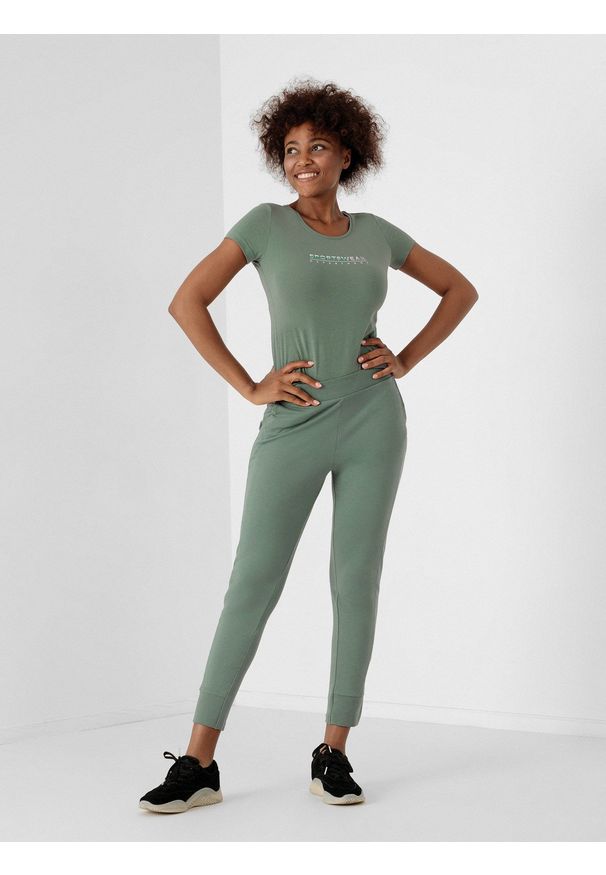 4f - Spodnie dresowe joggery damskie. Kolor: zielony. Materiał: dresówka