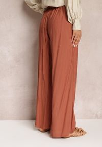 Renee - Ciemnoróżowe Spodnie Materiałowe z Marszczoną Gumką Pimpernel. Kolor: różowy. Materiał: materiał #2