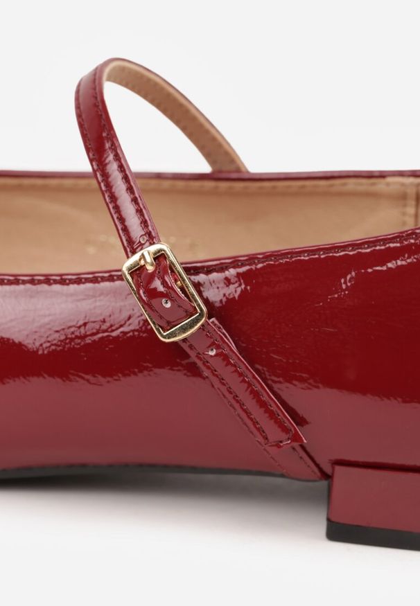 Renee - Bordowe Balerinki Mary Jane Vices z Geometrycznym Obcasem i Skórzaną Wkładką Vermene. Okazja: na randkę, na spacer. Zapięcie: pasek. Kolor: czerwony. Materiał: skóra. Wzór: geometria. Obcas: na obcasie. Wysokość obcasa: średni