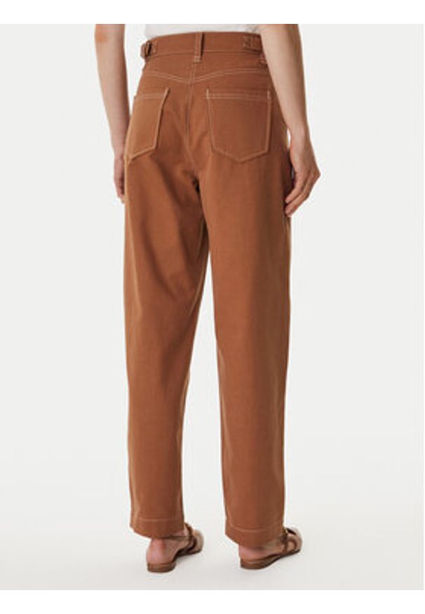 Guess Jeansy W6GB10 W1805 Brązowy Relaxed Fit. Kolor: brązowy