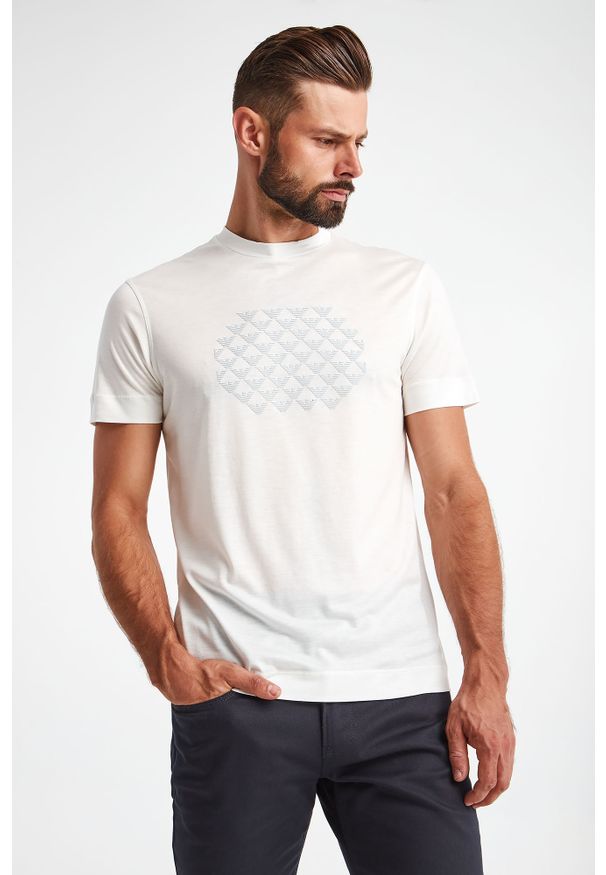 Emporio Armani - T-SHIRT EMPORIO ARMANI. Materiał: tkanina. Długość rękawa: krótki rękaw. Długość: krótkie. Wzór: aplikacja