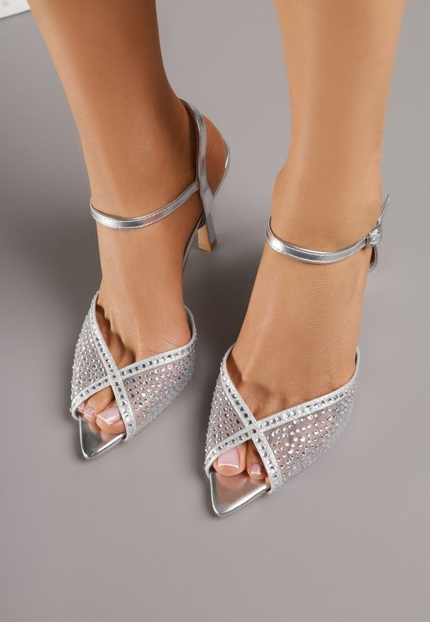 Renee - Srebrne Eleganckie Sandały na Szpilce Ozdobione Cyrkoniami Viofera. Zapięcie: sprzączka. Kolor: srebrny. Materiał: jeans. Wzór: aplikacja. Sezon: lato. Obcas: na szpilce. Styl: elegancki