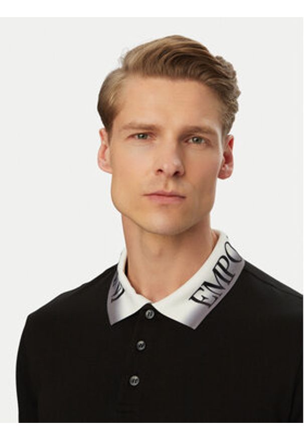 Emporio Armani Polo EM000571 AF20432 UC001 Czarny Regular Fit. Typ kołnierza: polo. Kolor: czarny. Materiał: bawełna