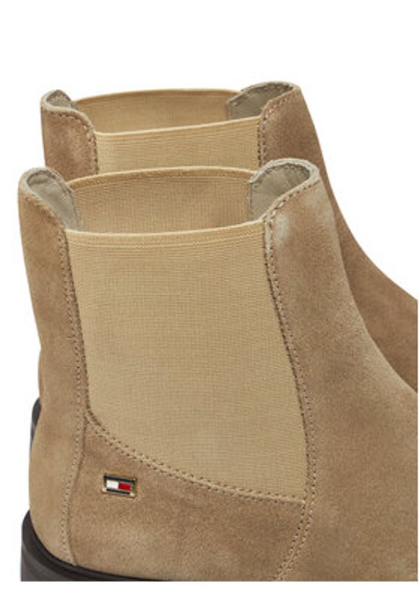 TOMMY HILFIGER - Tommy Hilfiger Sztyblety Flag Suede Low Chelsea FW0FW08176 Beżowy. Kolor: beżowy. Materiał: skóra, nubuk