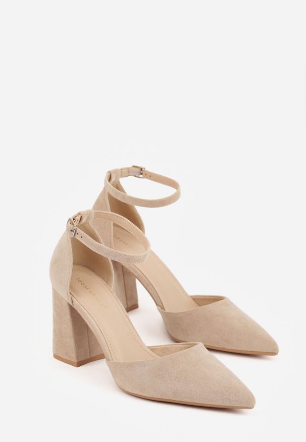 Renee - Ciemnobeżowe Czółenka z Imitacji Zamszu na Słupkowym Obcasie ze Szpiczastym Noskiem Hadina. Okazja: na randkę. Nosek buta: szpiczasty. Zapięcie: pasek. Kolor: beżowy. Materiał: zamsz. Obcas: na obcasie. Wysokość obcasa: średni