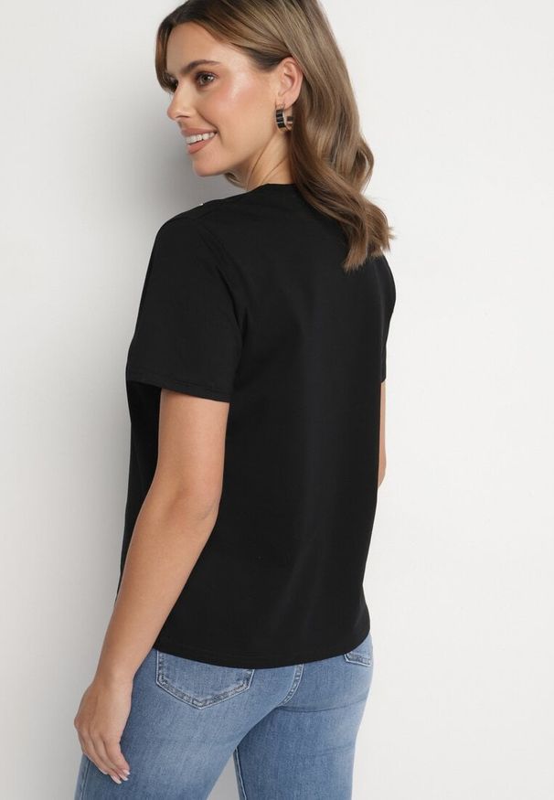 Born2be - Czarna Bawełniana Bluzka T-shirt Ozdobiona Cyrkoniami Marivista. Okazja: na co dzień. Kolor: czarny. Materiał: bawełna. Długość rękawa: krótki rękaw. Długość: krótkie. Wzór: aplikacja. Styl: klasyczny, elegancki, casual
