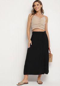 Born2be - Czarna Spódnica z Wiskozy o Rozkloszowanym Kroju Galinelle. Okazja: na co dzień. Kolor: czarny. Materiał: wiskoza. Styl: casual, elegancki
