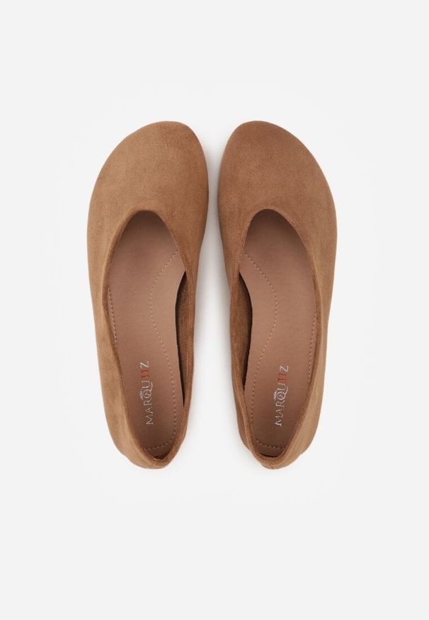 Renee - Brązowe Balerinki z Imitacji Zamszu w Stylu Basic Saraphiele. Okazja: na randkę. Kolor: brązowy. Materiał: zamsz