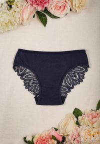 Renee - Granatowe Majtki Figi Ozdobione Koronką z Tyłu Ryth. Kolor: niebieski. Materiał: koronka. Wzór: aplikacja, koronka #1