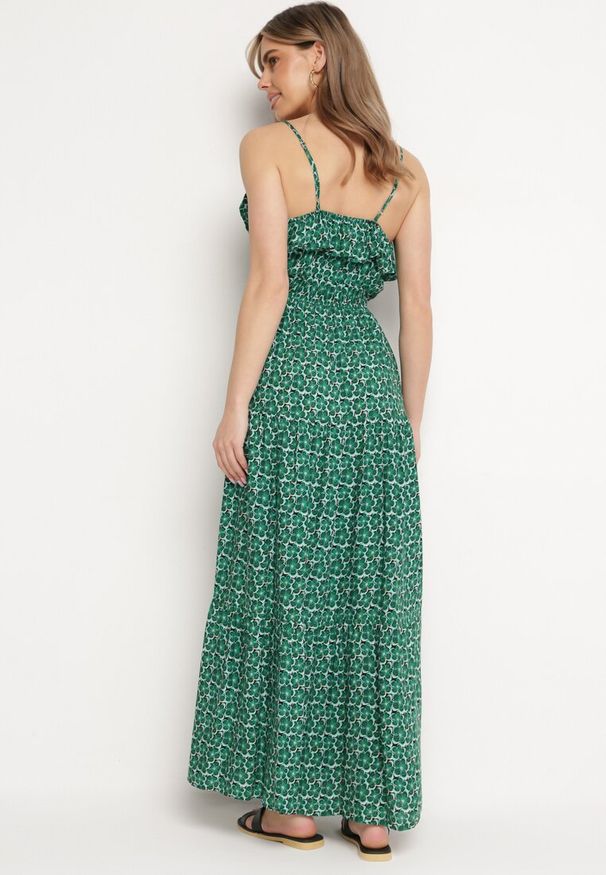 Born2be - Zielona Wiskozowa Sukienka na Regulowanych Ramiączkach z Wiązaniem przy Dekolcie Srinesa. Okazja: na co dzień. Kolor: zielony. Materiał: wiskoza. Długość rękawa: na ramiączkach. Sezon: wiosna, lato. Typ sukienki: proste. Styl: casual, elegancki