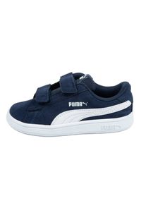 Buty Puma Smash v2 Jr 365178 02 niebieskie. Nosek buta: okrągły. Zapięcie: rzepy. Kolor: niebieski. Materiał: zamsz, materiał, skóra. Szerokość cholewki: normalna