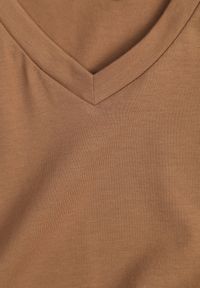 Born2be - Brązowa Koszulka T-shirt z Bawełny z Dekoltem w Serek Rionisse. Okazja: do pracy, do domu. Typ kołnierza: dekolt w serek. Kolor: brązowy. Materiał: bawełna. Styl: elegancki, klasyczny #4