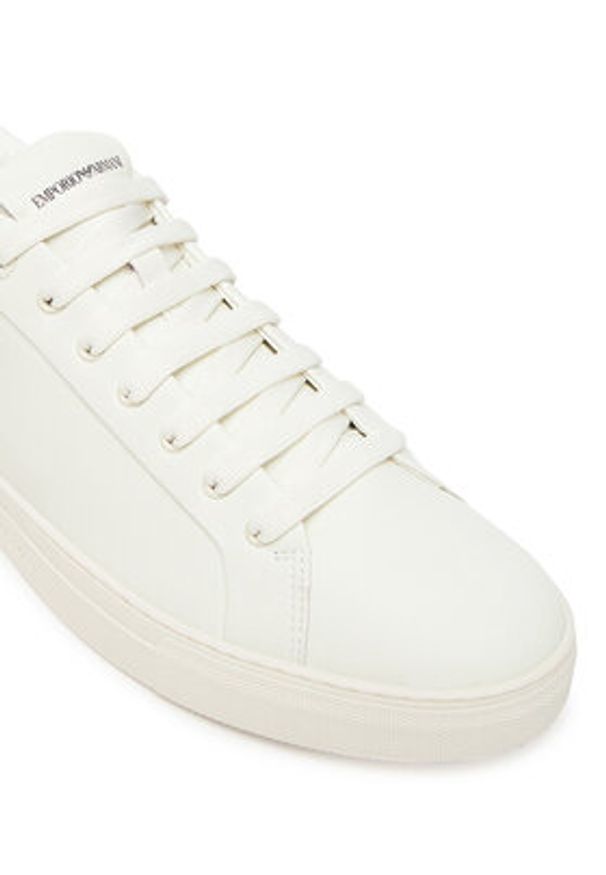 Emporio Armani Sneakersy EM003844 AF20004 U0003 Biały. Kolor: biały. Materiał: skóra