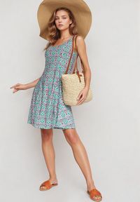 Born2be - Zielona Rozkloszowana Sukienka na Ramiączkach Pezorea. Kolor: zielony. Materiał: jeans. Długość rękawa: na ramiączkach. Styl: elegancki #3