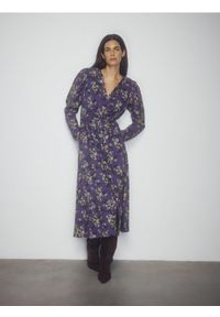 Reserved - Sukienka midi w kwiaty - wielobarwny. Materiał: wiskoza. Wzór: kwiaty. Długość: midi #1