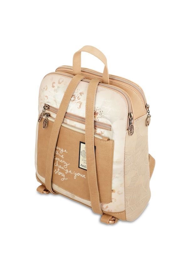 Beżowy Modny Damski Plecak Anekke Z Laleczką. Kolor: beżowy. Wzór: napisy