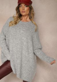 Renee - Jasnoszary Casualowy Sweter Oversize Allethia. Okazja: na co dzień. Kolor: szary. Długość rękawa: długi rękaw. Długość: długie. Styl: casual