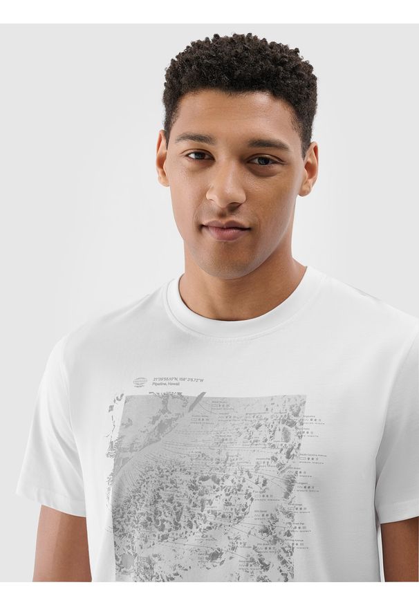 4f - 4F T-shirt regular z nadrukiem męski - biały L. Okazja: na co dzień. Kolor: biały. Materiał: bawełna, jersey, dzianina. Wzór: nadruk. Styl: sportowy, klasyczny, casual