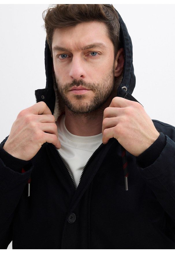 bonprix - Parka zimowa z podszewką z baranka w kapturze. Typ kołnierza: kaptur. Kolor: czarny. Sezon: zima