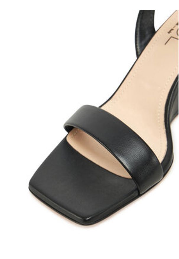 AGL Sandały Mimi D689001PCSOFTY0000 Czarny. Kolor: czarny. Materiał: skóra