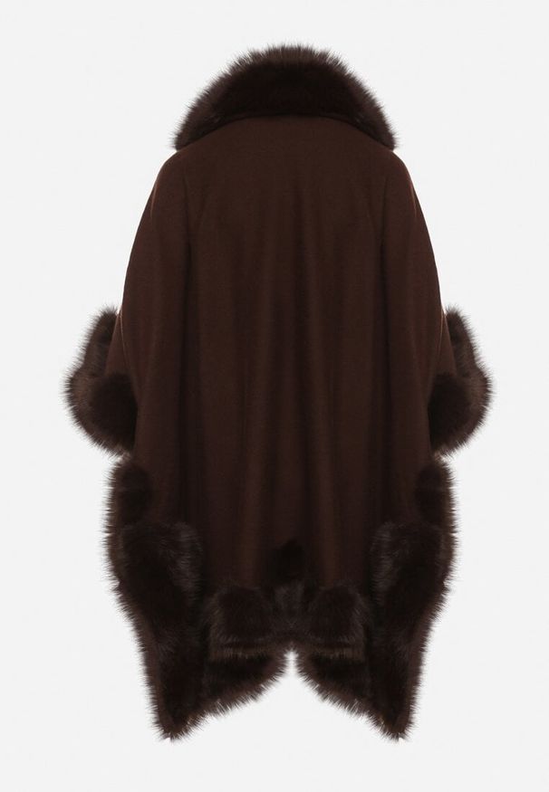 Born2be - Brązowe Ponczo z Wełną i Wiskozą Ozdobione Futerkiem Delatta. Okazja: na co dzień. Kolor: brązowy. Materiał: wełna, wiskoza, futro. Wzór: aplikacja. Styl: casual, elegancki